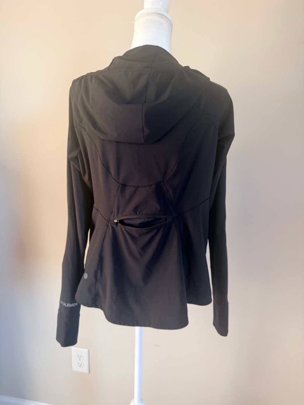 Lululemon stretchy Mist hooded Windbreaker Black water repellent size 6 women's - Picture 7 of 15